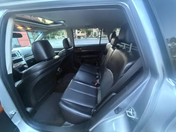 2013 Subaru Outback 2.5i Limited — photo 9