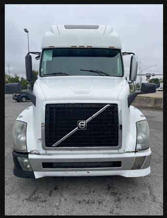2007 Volvo Semi Truck — photo 3