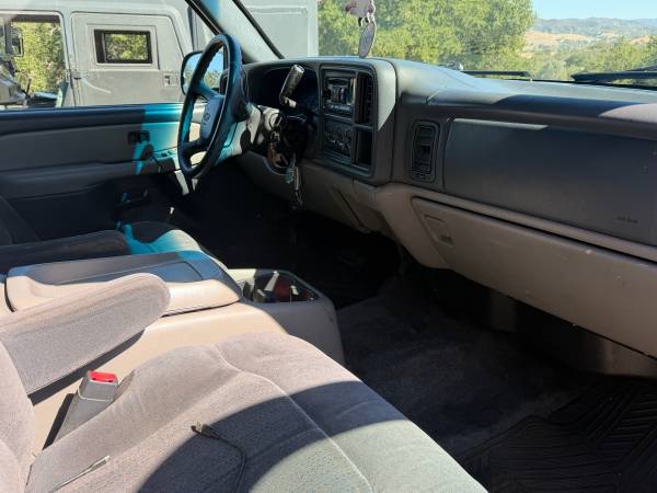 2001 Chevrolet Tahoe LS 4dr 4x4 Automatic — photo 5