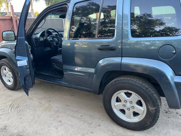 2002 Jeep Liberty Limited Edition 4dr 4x4 Automatic — photo 5