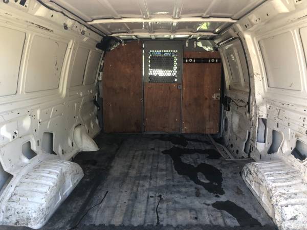 2006 Ford E 250 Commercial Cargo Van Automatic — photo 5