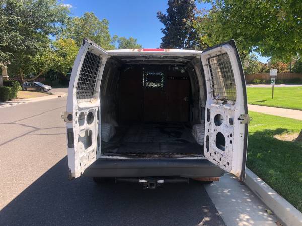 2006 Ford E 250 Commercial Cargo Van Automatic — photo 4