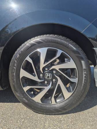 2016 Honda Civic LX 2dr Coupe CVT — photo 10