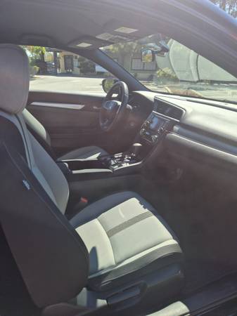 2016 Honda Civic LX 2dr Coupe CVT — photo 5