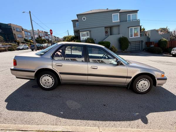 1990 Honda Accord LX 2dr Coupe — photo 2