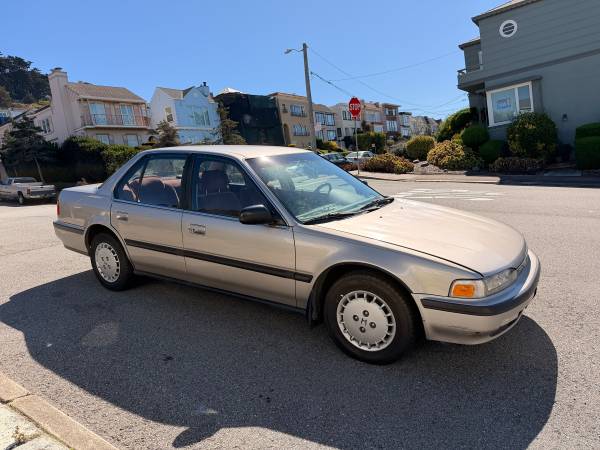 1990 Honda Accord LX 2dr Coupe — photo 1