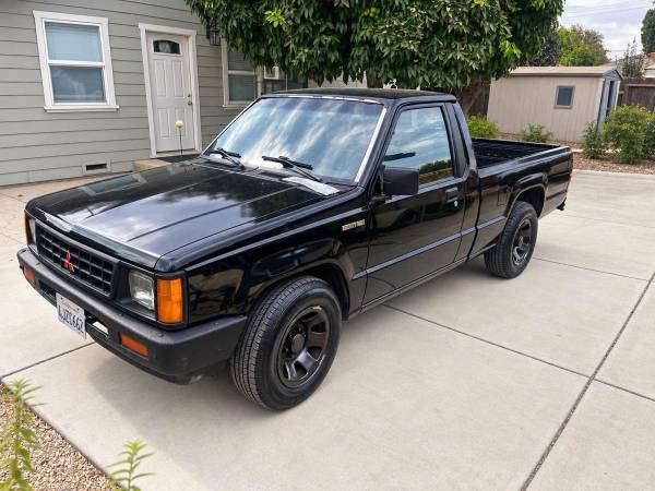 1991 Mitsubishi Mighty MAX Mighty Max 2dr One Ton Standard Cab LB — photo 1