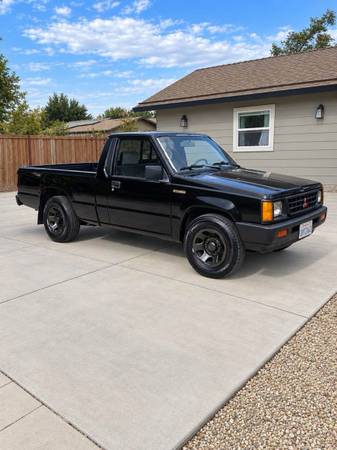 1991 Mitsubishi Mighty MAX Mighty Max 2dr One Ton Standard Cab LB — photo 2
