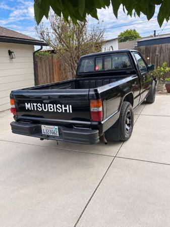 1991 Mitsubishi Mighty MAX Mighty Max 2dr One Ton Standard Cab LB — photo 4