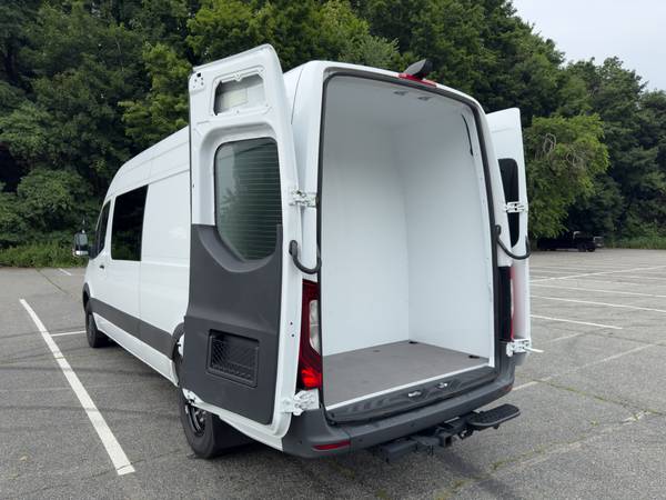 2024 Mercedes-Benz Sprinter 3500xd High Roof 4 Cyl Diesel HO Sprinter 3500XD Extended Cargo Van 170 in. WB All Wheel Drive Automatic — photo 8