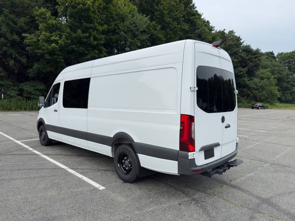 2024 Mercedes-Benz Sprinter 3500xd High Roof 4 Cyl Diesel HO Sprinter 3500XD Extended Cargo Van 170 in. WB All Wheel Drive Automatic — photo 3