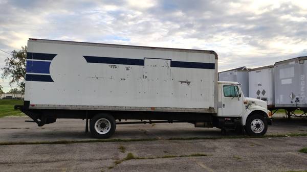 1997 Nissan Truck E 2dr S xtended Cab SB — photo 3