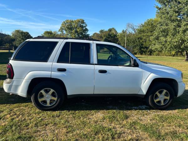 2004 Chevrolet Trailblazer LS 4x4 Automatic — photo 2