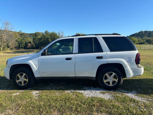 2004 Chevrolet Trailblazer LS 4x4 Automatic — photo 1