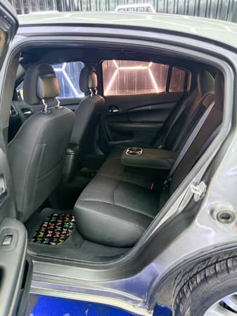 2012 Chrysler 200 S 4dr Sedan Automatic — photo 9