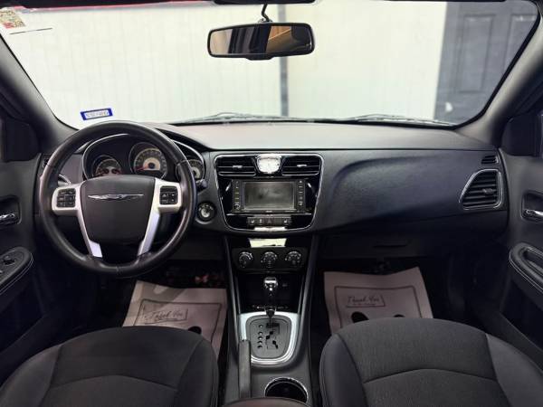 2012 Chrysler 200 S 4dr Sedan Automatic — photo 4