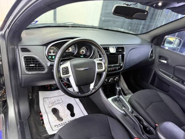 2012 Chrysler 200 S 4dr Sedan Automatic — photo 8