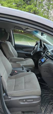 2016 Honda Odyssey EX Passenger Van Automatic — photo 8