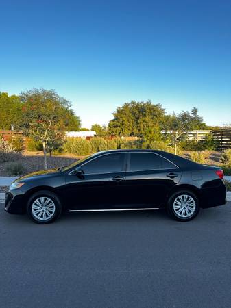 2014 Toyota Camry LE 4dr Sedan Automatic — photo 2