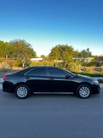 2014 Toyota Camry LE 4dr Sedan Automatic — photo 5