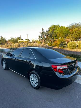 2014 Toyota Camry LE 4dr Sedan Automatic — photo 3