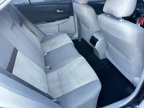 2014 Toyota Camry LE 4dr Sedan Automatic — photo 10