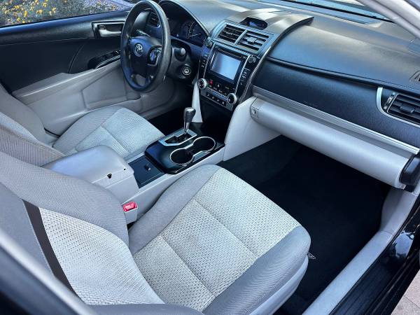 2014 Toyota Camry LE 4dr Sedan Automatic — photo 9