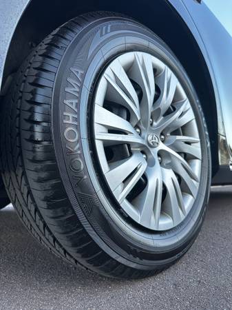 2014 Toyota Camry LE 4dr Sedan Automatic — photo 12