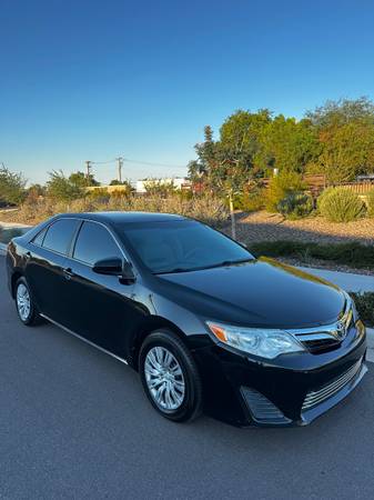 2014 Toyota Camry LE 4dr Sedan Automatic — photo 4