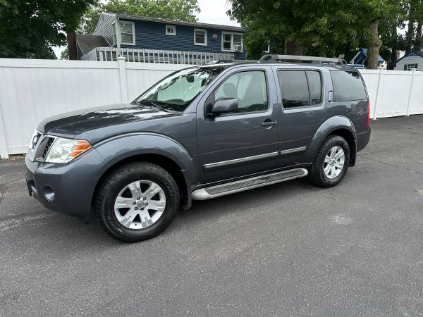2012 Nissan Pathfinder Silver 4dr 4x4 Automatic — photo 1