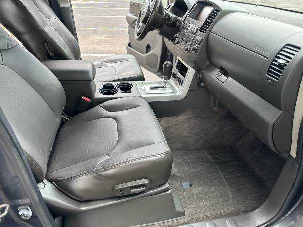 2012 Nissan Pathfinder Silver 4dr 4x4 Automatic — photo 5