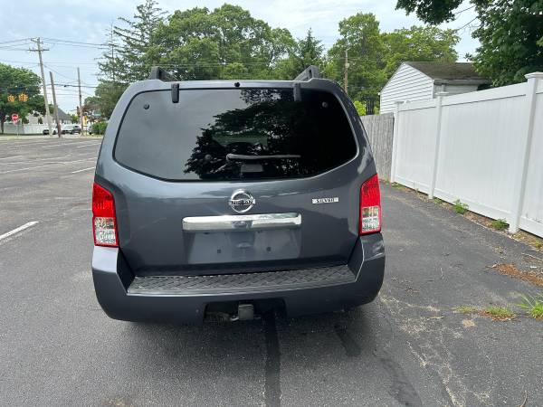 2012 Nissan Pathfinder Silver 4dr 4x4 Automatic — photo 4