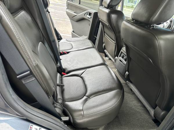 2012 Nissan Pathfinder Silver 4dr 4x4 Automatic — photo 6