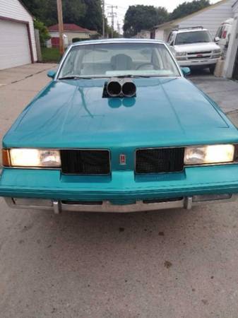 1987 Oldsmobile Cutlass Supreme Base 4dr Sedan — photo 2