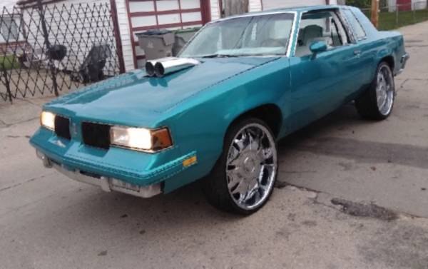 1987 Oldsmobile Cutlass Supreme Base 4dr Sedan — photo 1