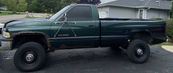 1998 Dodge RAM 2500 ST 4dr Extended Cab LB — photo 1