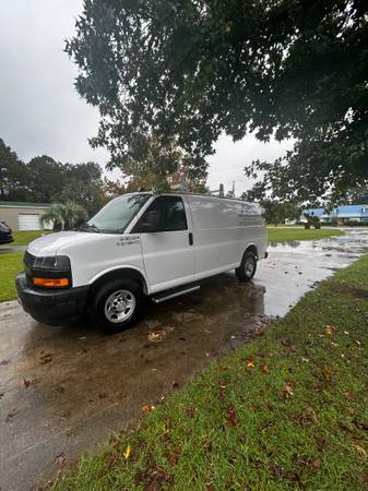 2019 Chevrolet Express 3500 LS Rear-wheel Drive Passenger Van Automatic — photo 3
