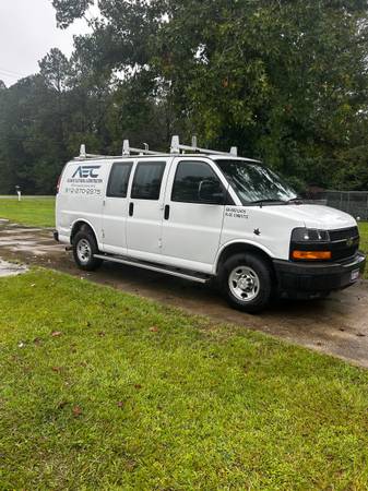 2019 Chevrolet Express 3500 LS Rear-wheel Drive Passenger Van Automatic — photo 2