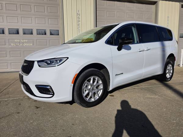 2024 Chrysler Pa — photo 1
