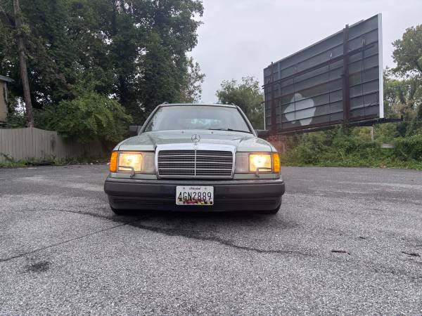 1989 Mercedes-Benz 300te — photo 2