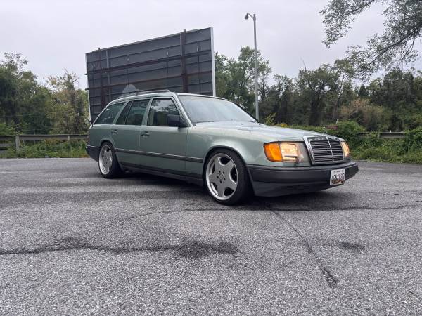 1989 Mercedes-Benz 300te — photo 1
