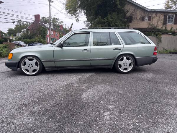 1989 Mercedes-Benz 300te — photo 6