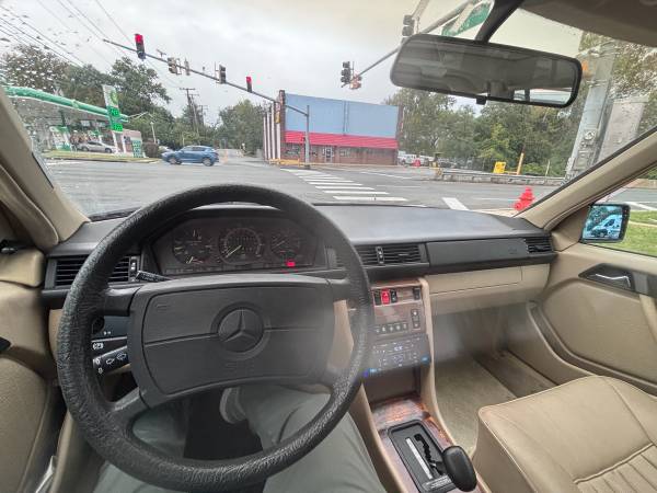 1989 Mercedes-Benz 300te — photo 10