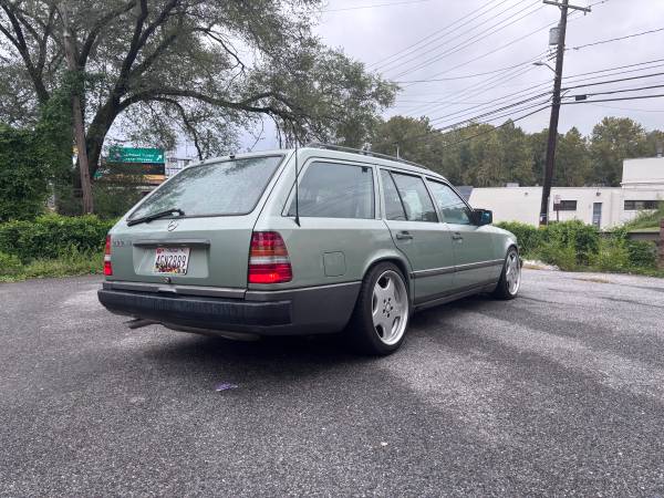 1989 Mercedes-Benz 300te — photo 8