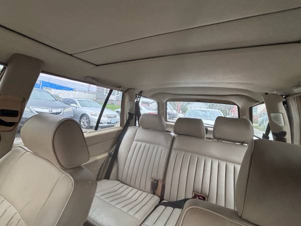 1989 Mercedes-Benz 300te — photo 11