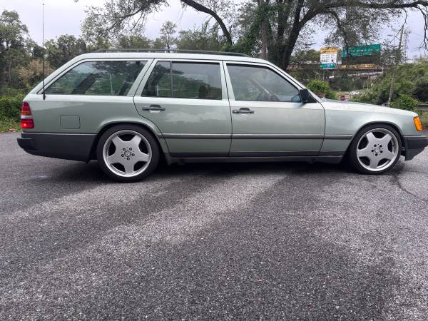 1989 Mercedes-Benz 300te — photo 9