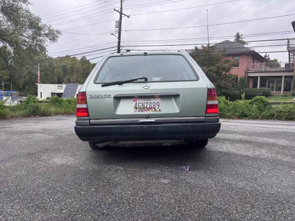 1989 Mercedes-Benz 300te — photo 4