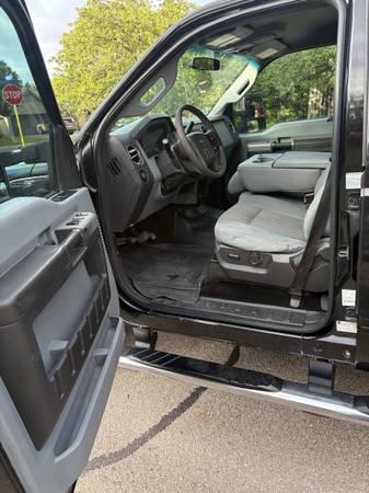 2013 Ford E 350 Super Duty XL Wagon Automatic — photo 6