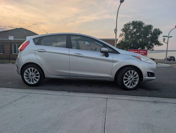 2017 Ford Fiesta Titanium 4dr Sedan Automatic — photo 9
