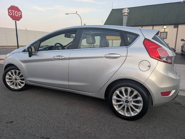 2017 Ford Fiesta Titanium 4dr Sedan Automatic — photo 1